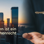 Symbolbild: „Wohnen ist ein Menschenrecht“ über einer Stadtlandschaft und eine Hand, die einen Hausschlüssel mit steigenden Preisschildern hält, um die Immobilienblase zu thematisieren.
